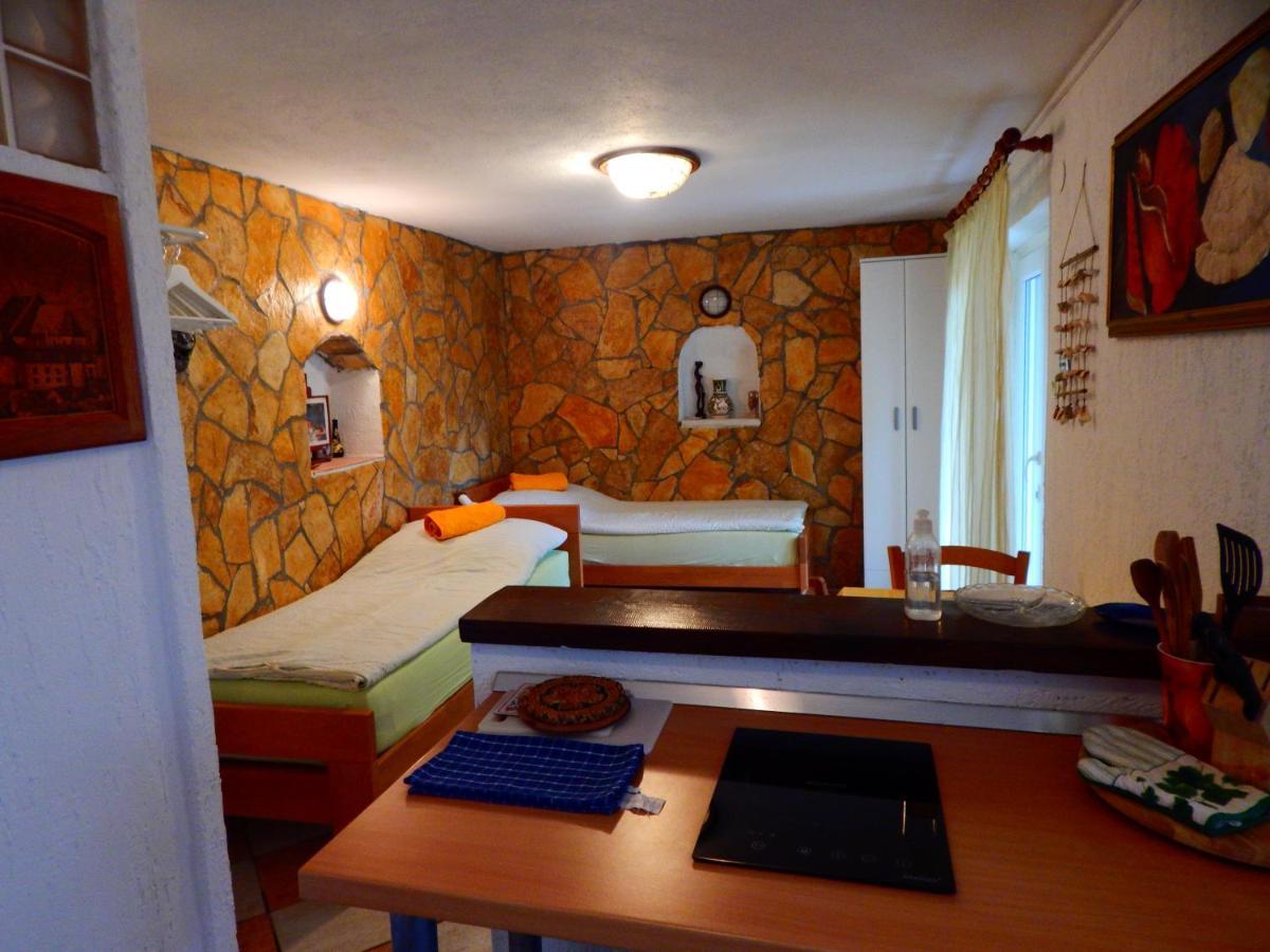 Adrienn Apartments 스타리 그라드 외부 사진